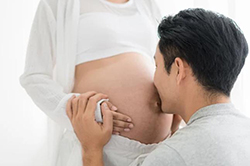 在[安顺]怀孕几个月如何办理DNA亲子鉴定，安顺孕期亲子鉴定要多少钱的费用